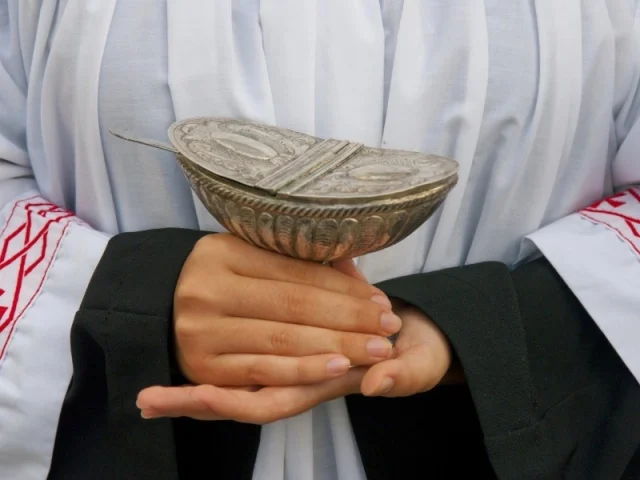 குழந்தைகளுடன் பாலியல் செயல்கள் – டிசினோ பாதிரியார் இடைநீக்கம்