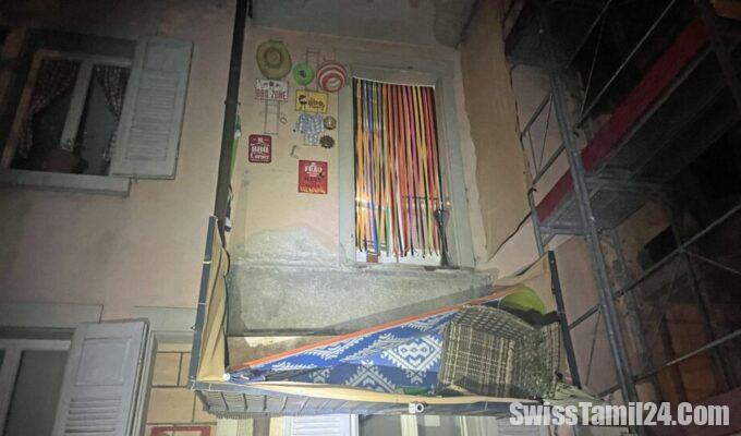 பால்கனி இடிந்து