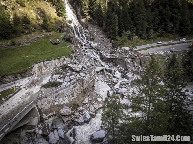 சுவிட்சர்லாந்தில் ஏற்பட்ட பாரிய மண்சரிவு : சிக்கிய 2,200 சுற்றுலாப்பயணிகள்