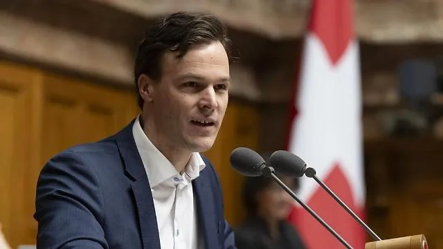 தேசிய கவுன்சிலில் இருந்து கிரீன் பாஸ்டியன் ஜிரோட் ராஜினாமா