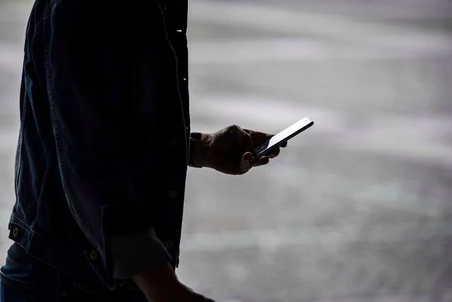 லுசேர்ன் கன்டோனில் கைதிகளுக்கு செல்போன்.