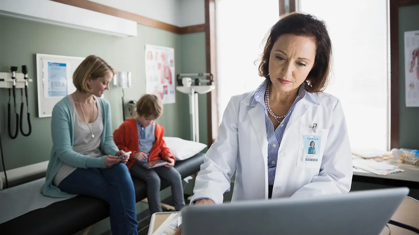 சுவிஸில் மருத்துவர்கள் பற்றாக்குறைக்கு எதிராக பராளுமன்றில் மனு