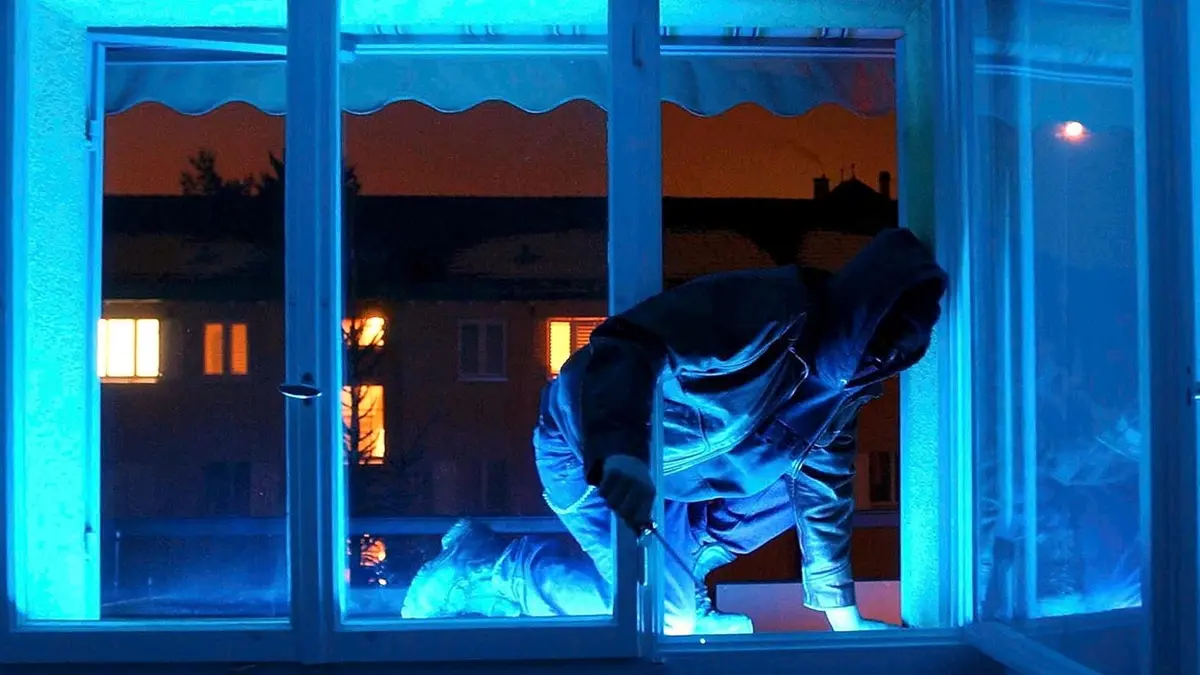 Protected: கொள்ளையடிக்க பட்டப்பகலில் வீடு புகுந்த கில்லாடி பெண்கள் : சூரிச்சில் சம்பவம்