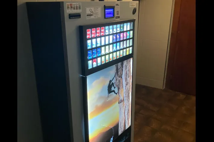 கிளாரூஸ் Niederurnen பகுதியில் சிகரெட் இயந்திரம் கொள்ளை