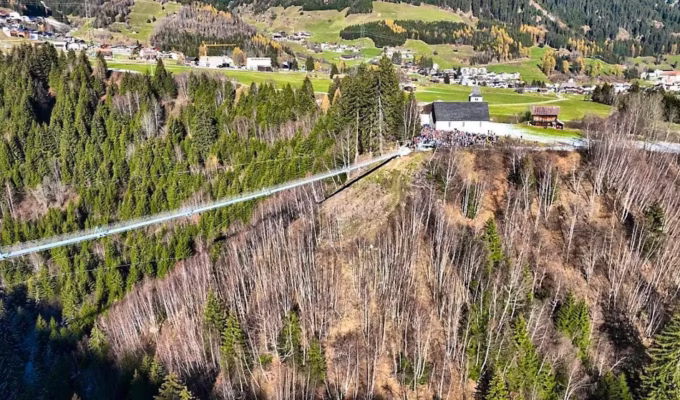 Graubundens longest suspension bridge put into operation