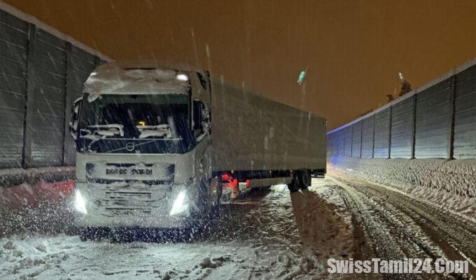 கடும் பனிப்பொழிவு காரணமாக லூசர்ன் மாகாணத்தில் தெருக்களில் குழப்பம்