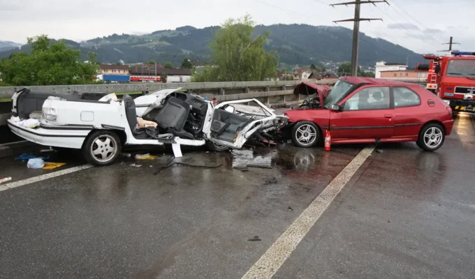Zwei Tote nach Frontalkollision in Mendrisio TI