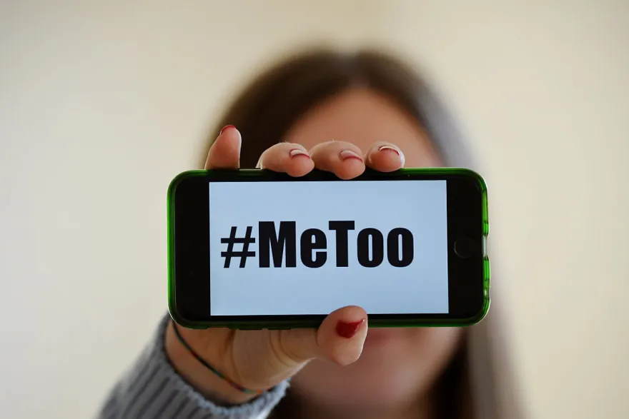 சுவிட்சர்லாந்தில் பணி இடங்களில் பாலியல் துன்புறுத்தல் : வெளியான ஆய்வு