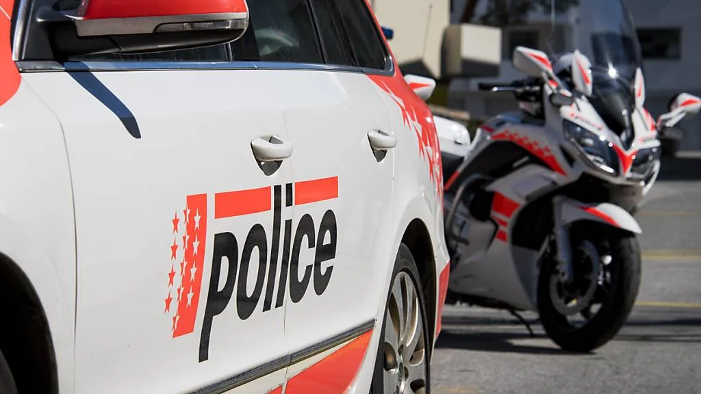 Valais இல் பொதுப் பேருந்தில் மோதி ஆறு வயது சிறுவன் பலி