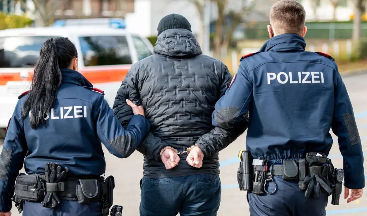 சூரிச்சில் வாக்குவாதத்தில் கத்திக்குத்து, மூவர் காயம்.!!