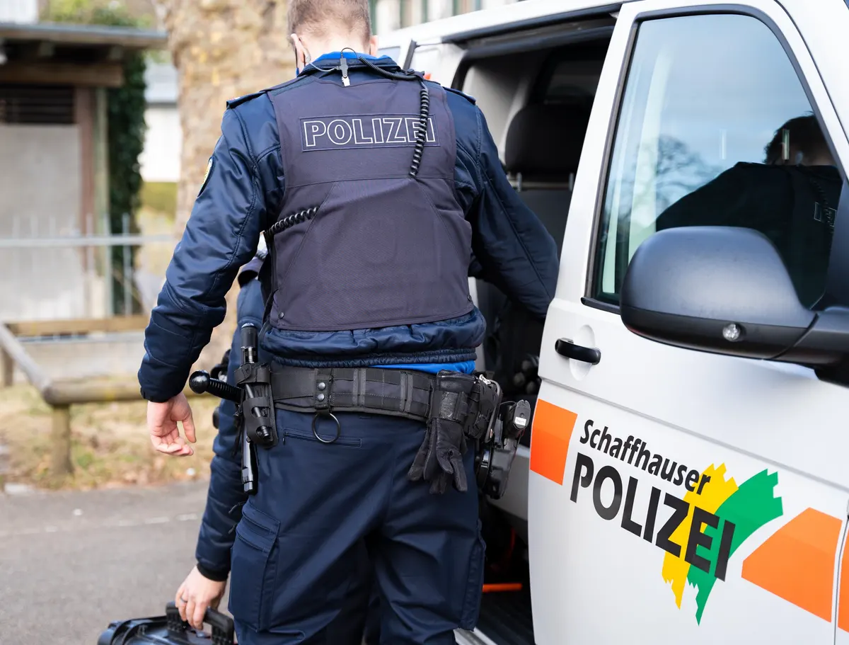 மதுபானம் சப்ளை செய்யும் கட்டிடத்தில் கொள்ளை : குற்றவாளிகள் தலைமறைவு