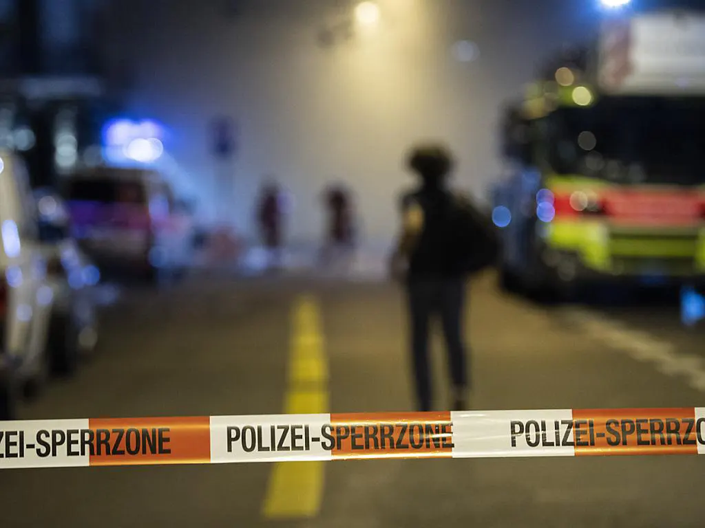 சூரிச்சின் லாங்ஸ்ட்ராஸ்ஸில் உள்ள மதுக்கடையில் கத்திக்குத்து தாக்குதல்