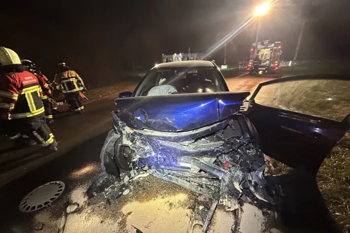 கார் நேருக்கு நேர் மோதி விபத்துக்குள்ளானதில் 89 வயது பெண் பலி