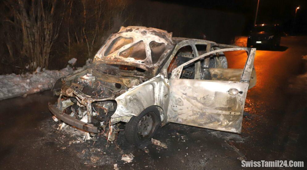 சிகரட் துண்டால் ஏற்பட்ட விபரீதம் : முற்றிலும் எரிந்து நாசமான கார்.!!