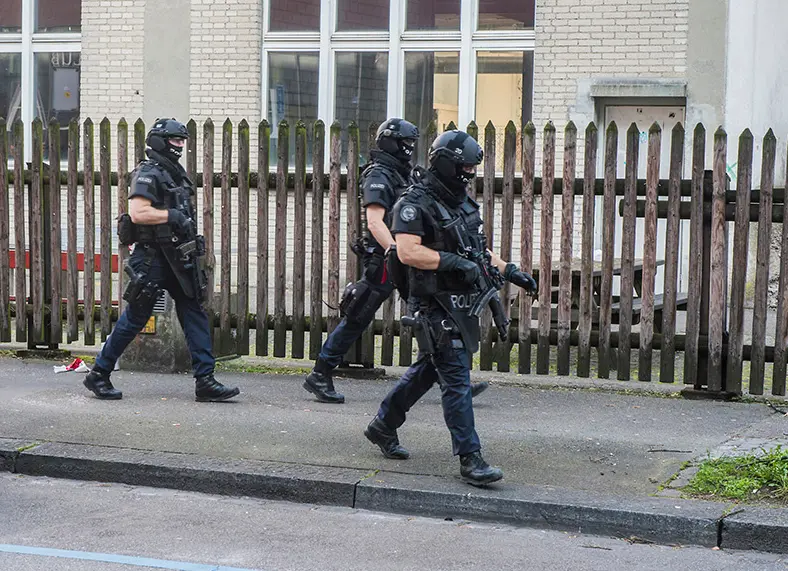 சூரிச் புதுவருட கொண்டாட்டத்தில் குற்றச்செயல்கள் : பலர் கைது..!!