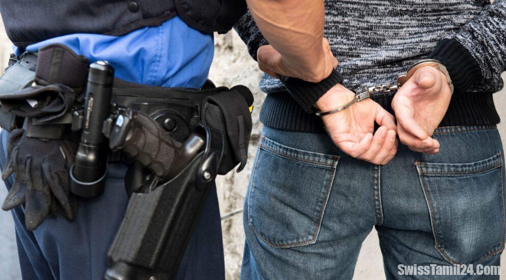 A2 இல் இரவு நேர போலீஸ் சோதனை: நான்கு சட்டவிரோத குடியேற்றவாசிகள் கைது