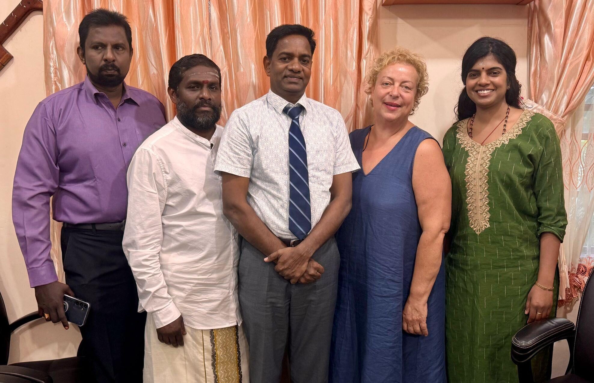சுவிஸ் சைவநெறிக்கூடத்தின் இணைப்பாளருக்கும் மருத்துவர் சத்தியமூர்த்திக்கும் இடையில் சந்திப்பு