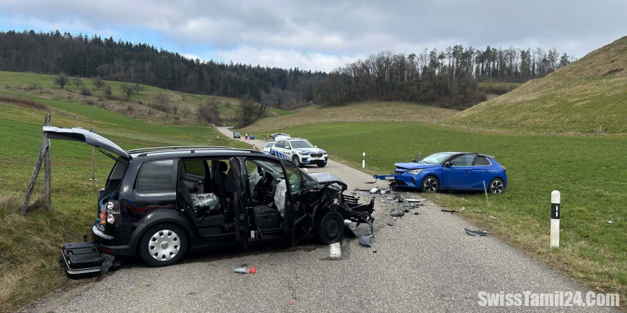 ஆர்காவ் இல் இரு வாகனம் நேருக்கு நேர் மோதல் : குழந்தை உட்பட மூவர் காயம்