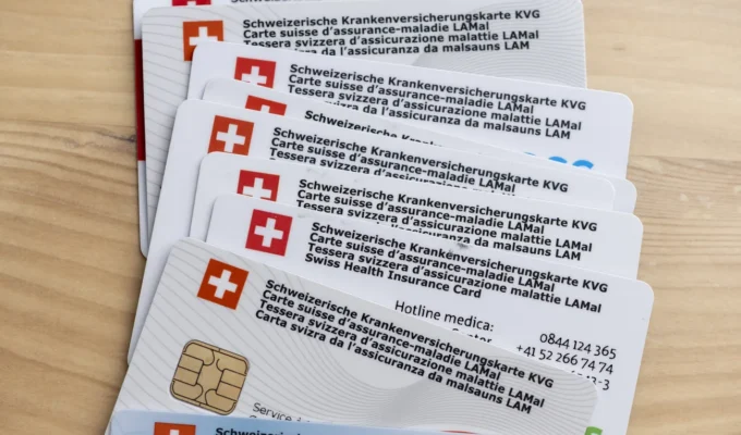 Government asks public to propose ways to cut health insurance costs