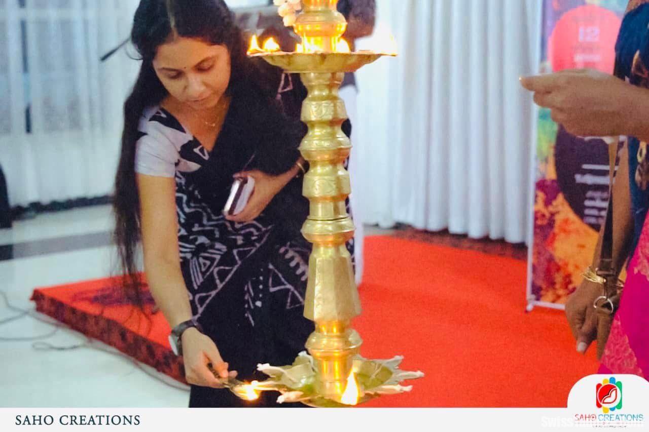 தாயகத்தின் அனுபவத்தடங்களை ஓவியங்கள் மூலம் காட்சிப்படுத்தும் பிரவாகினி