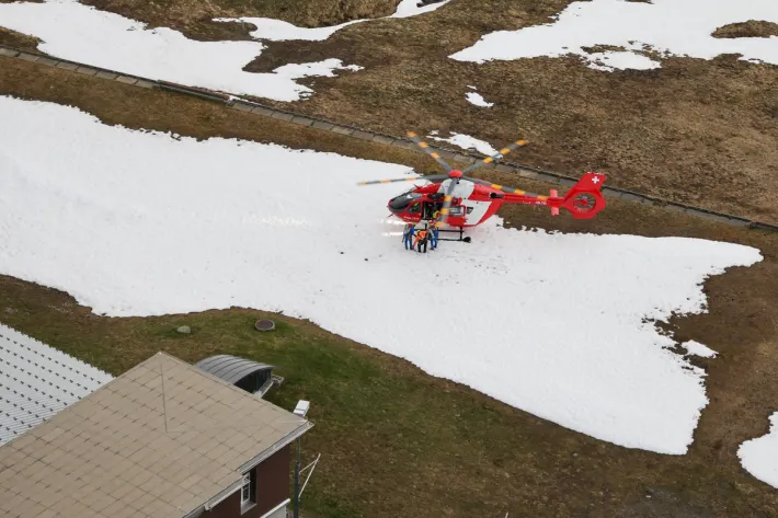 Zermatt ல் ஏற்பட்ட விபத்தில் இரு பனிசறுக்கு வீரர்கள் படுகாயம்