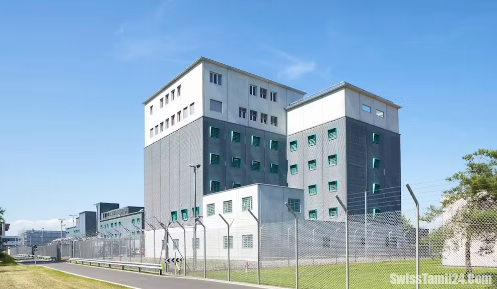 சூரிச் விமான நிலையத்தில் நாடுகடத்தப்படவிருந்த 22 வயது இளைஞர் மரணம்