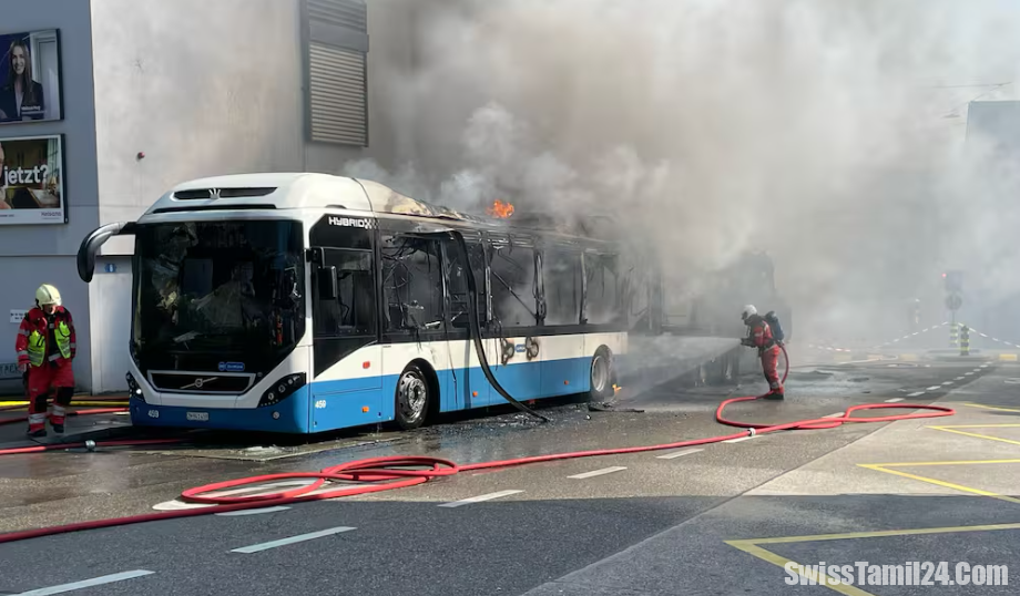 Bus brennt in Zurcher Kreis
