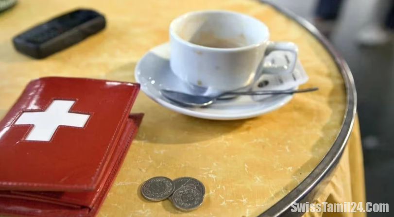 சுவிஸ் உணவகங்களில் டிப்ஸ் கொடுப்பது குறைந்து வருகிறது : புதிய ஆய்வு