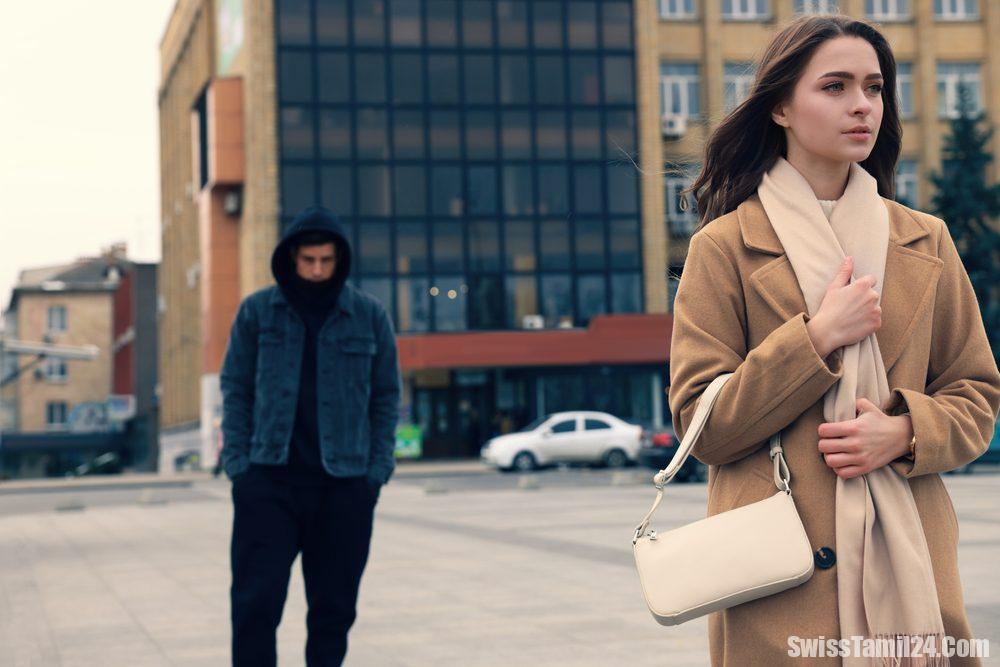 சுவிஸில் ஒருவரை பின்தொடர்ந்து தொந்தரவு செய்தால் 3 ஆண்டுகள் சிறை.!!