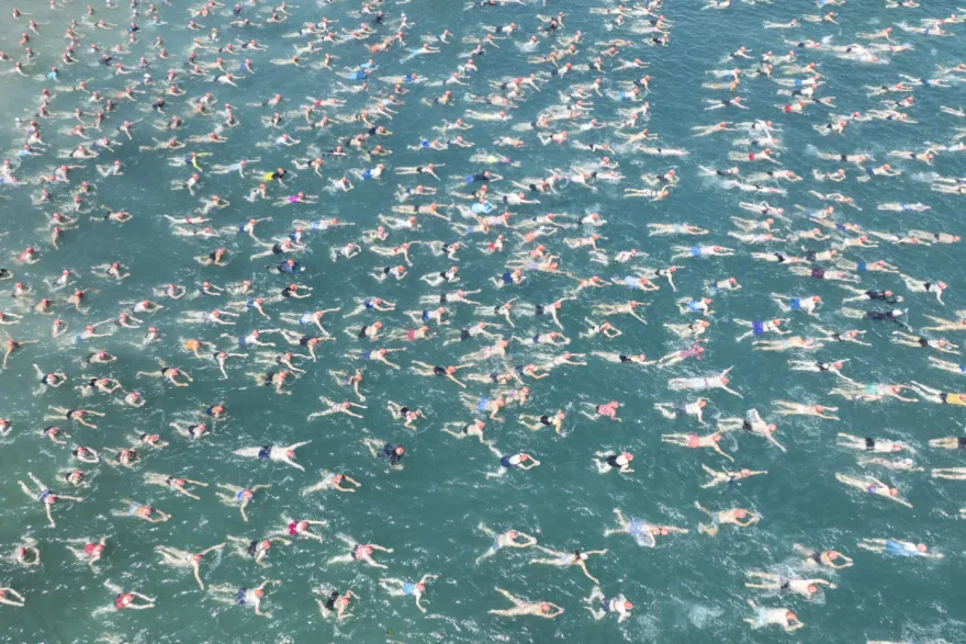 சூரிச்சில் நடைபெற்ற பிரபல நீச்சல் விழாவில்  9,000க்கும் அதிகமானோர் பங்கேற்பு