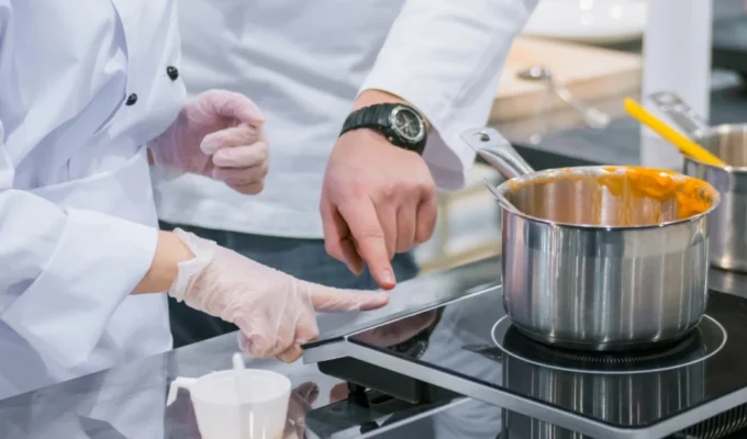 There are 6400 vacant training positions in Switzerland