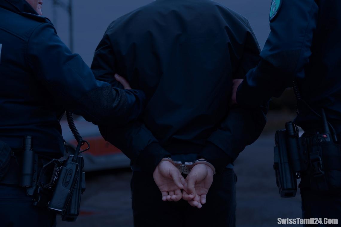 வணிகக் கட்டிடத்தில் திருடியதற்காக 28 வயது நபர் கைது