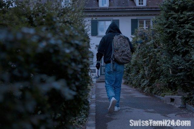 மாலை வேளைகளில் அதிக இருட்டு : திருடர்கள் கைவரிசை.! போலீசார் எச்சரிக்கை.!!