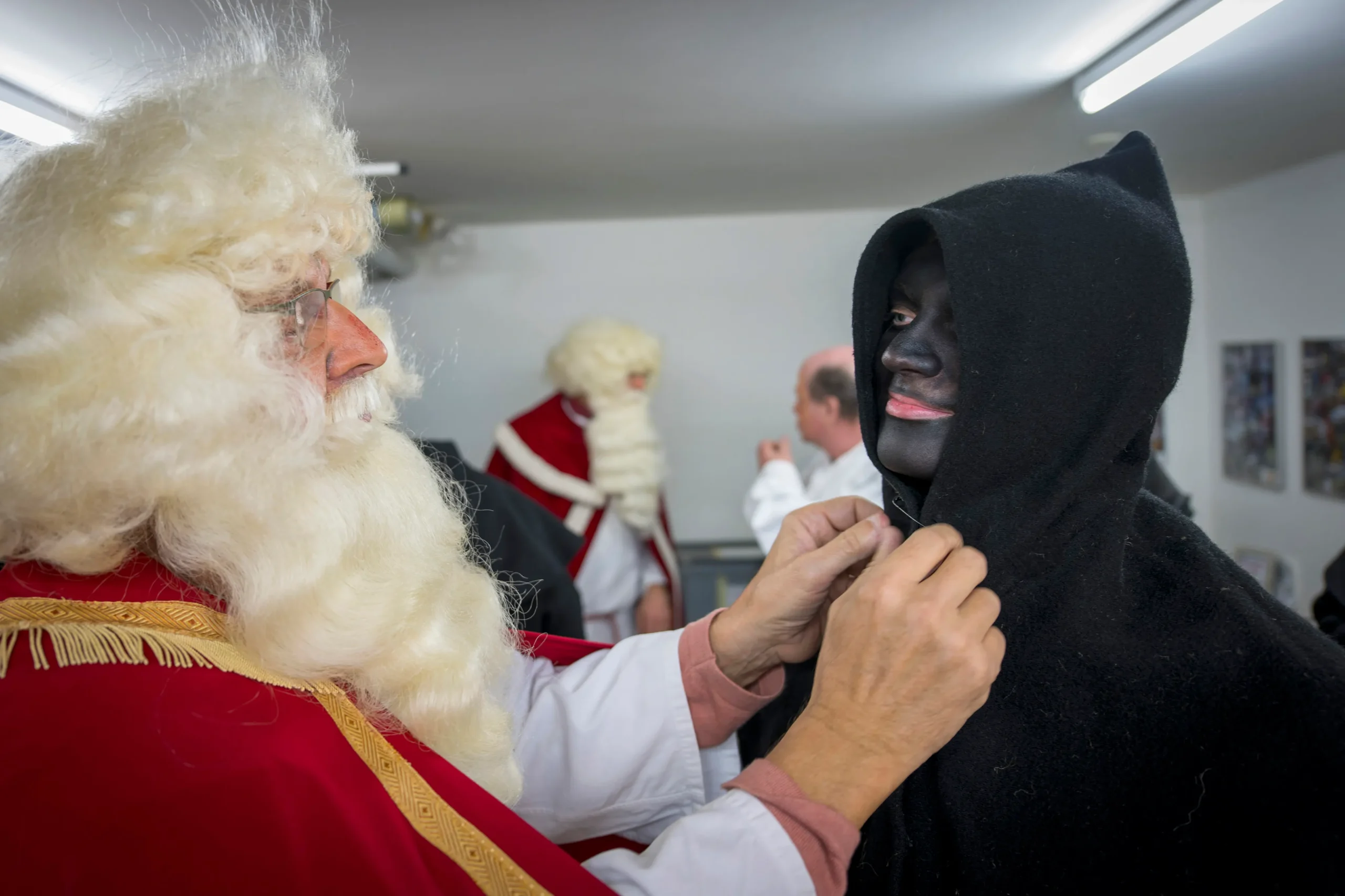 சூரிக்கில் St. Nicholas மற்றும் ‘Schmutzli’ நபர்கள் பற்றாக்குறை