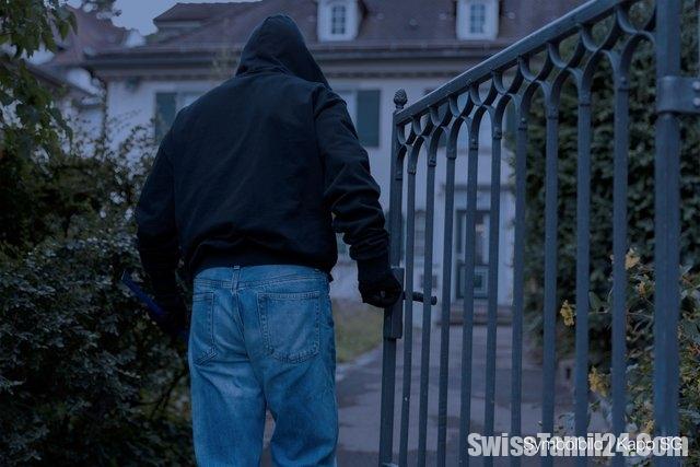 சுவிட்சர்லாந்தில் வீடு புகுந்து நகை திருட்டு – மர்மநபர்கள் போலீசுக்கு சவால்