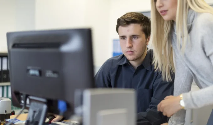 விஸ் பெண்கள் சம்பளம், சுவிட்சர்லாந்து பாலின வேறுபாடு, பெண்கள் ஊதியம், சுவிஸ் புள்ளிவிபரம், சம்பள சமநிலை, சுவிஸ் வேலை வாய்ப்பு, பெண்கள் உரிமை செய்திகள்