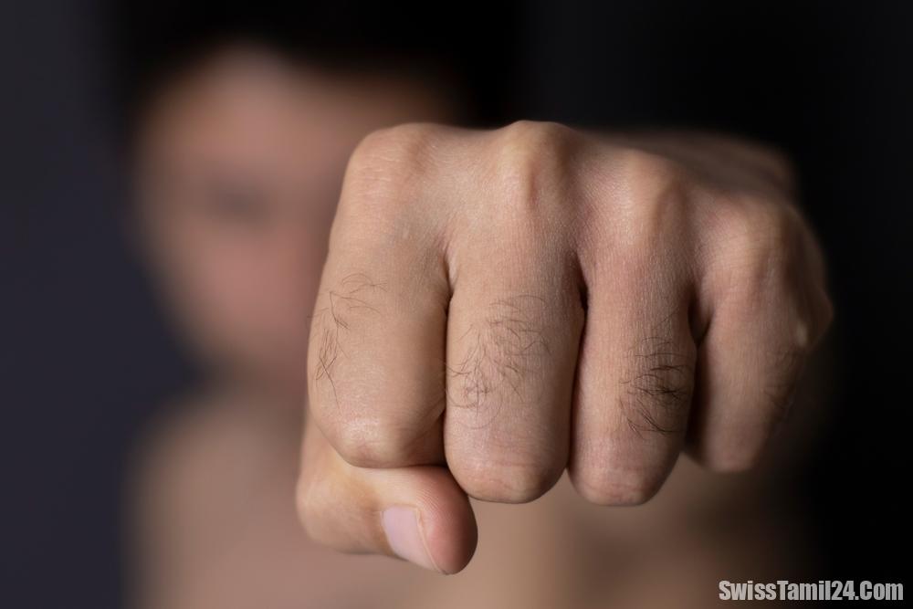 Frauenfeld நகரில் இளைஞர் மீது தாக்குதல் – சந்தேகநபரை தேடும் Thurgau பொலிசார் 