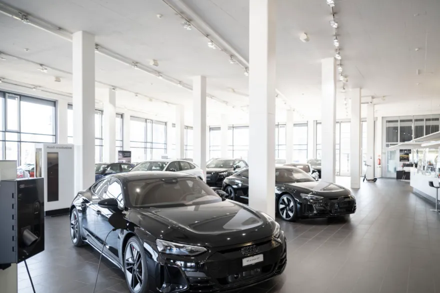 சுவிட்சர்லாந்தில் புதிய கார் விற்பனை சரிவு: வாகனங்களின் சராசரி வயது உயர்வு