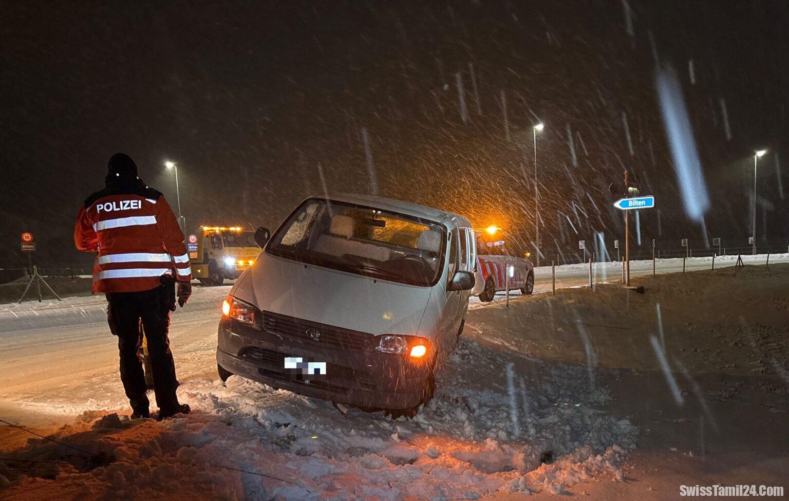 கிளாருஸ் கன்டோனில் பனிப்பொழிவு – 17 விபத்துகள், யாருக்கும் காயம் இல்லை
