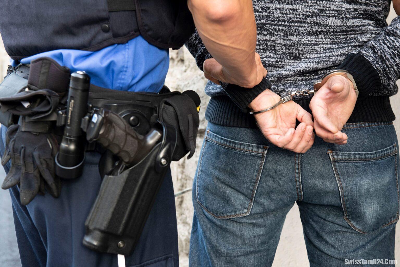 காலியாக இருந்த பாரில் உட்புகுதல்; சந்தேக நபர் கையும் களவுமாக கைது