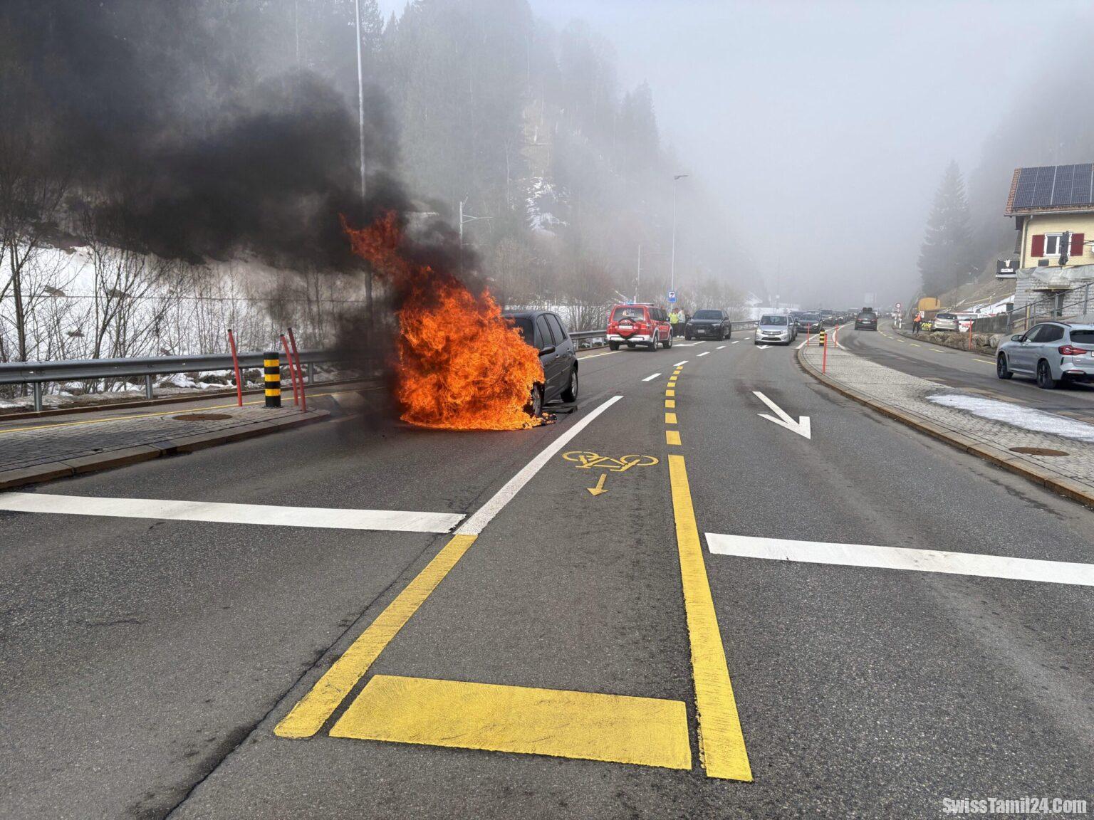 ஐன்சிடெல்ன் அருகே பயணித்த கார் தீப்பற்றி சேதம்; நால்வர் அதிர்ஷ்டவசமாக உயிர்தப்பினர்