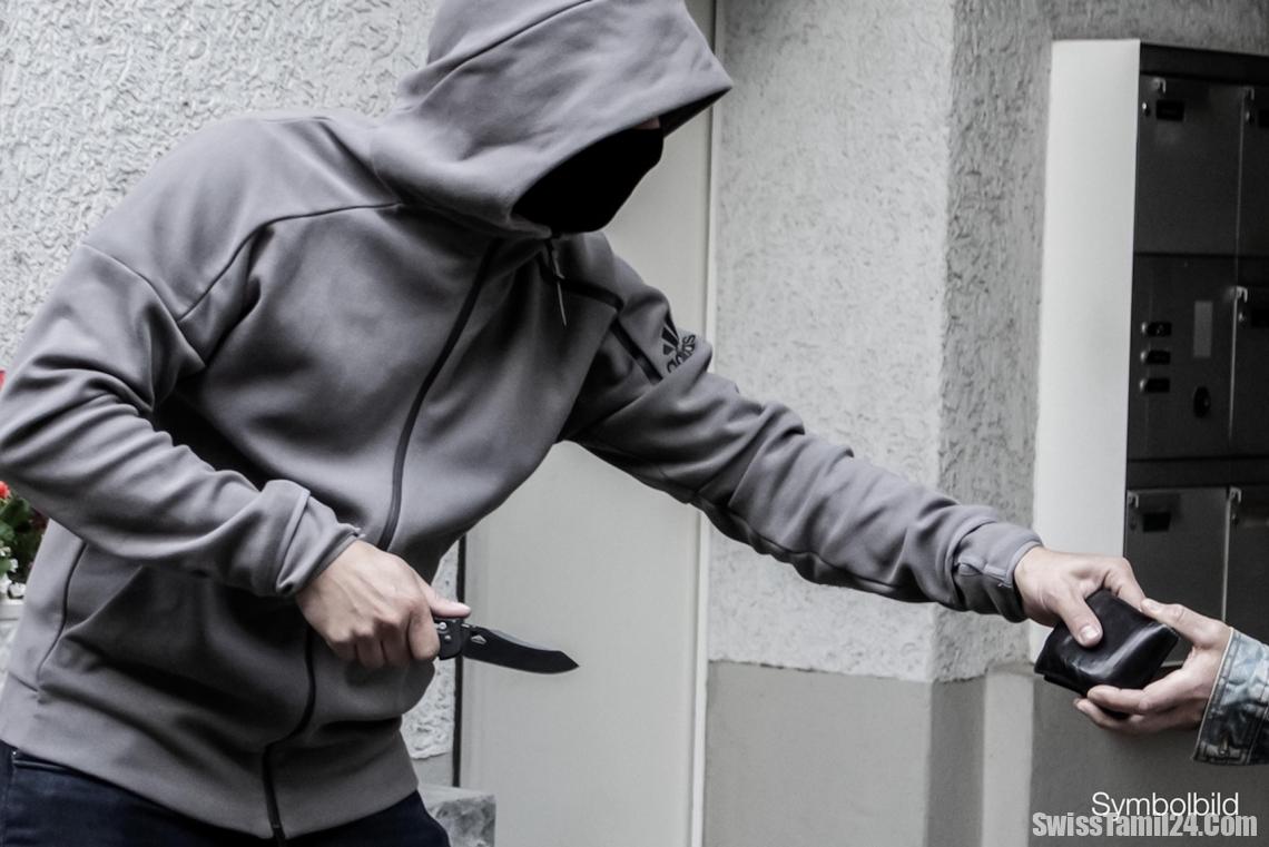 சென்ட்கேலன் நகரில் கத்தியுடன் கொள்ளை: இரண்டு மர்ம நபர்கள் தப்பியோடினர்