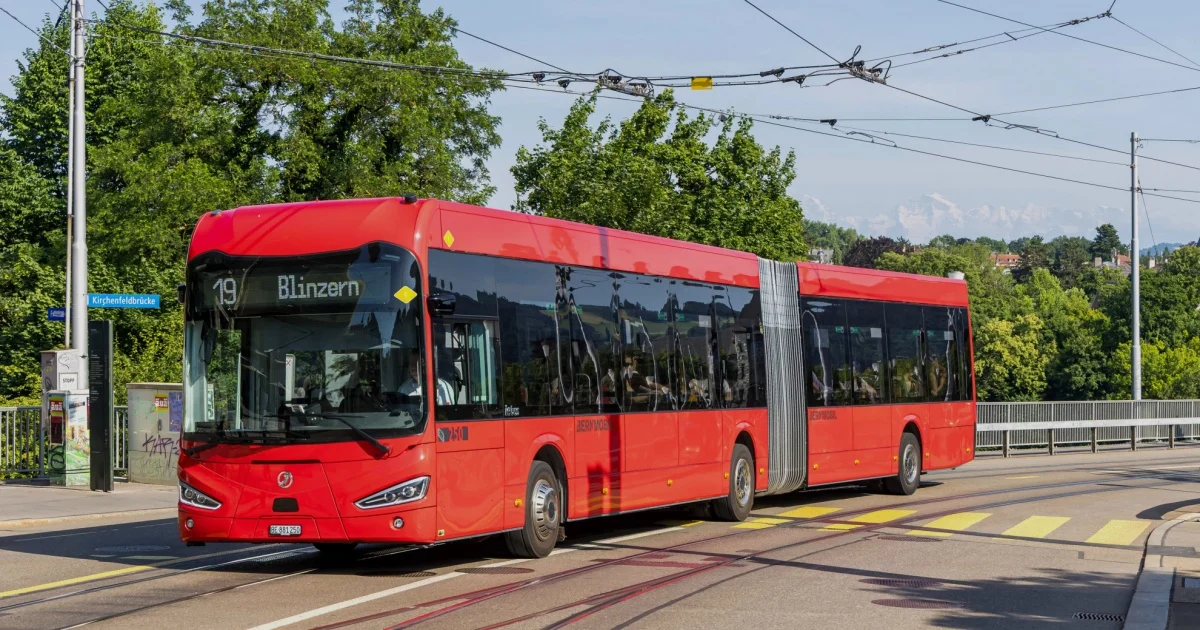பேர்ன் அருகே பேருந்தில் பயணிகள் பதற்றம் : சந்தேக நபர் கைது.!!