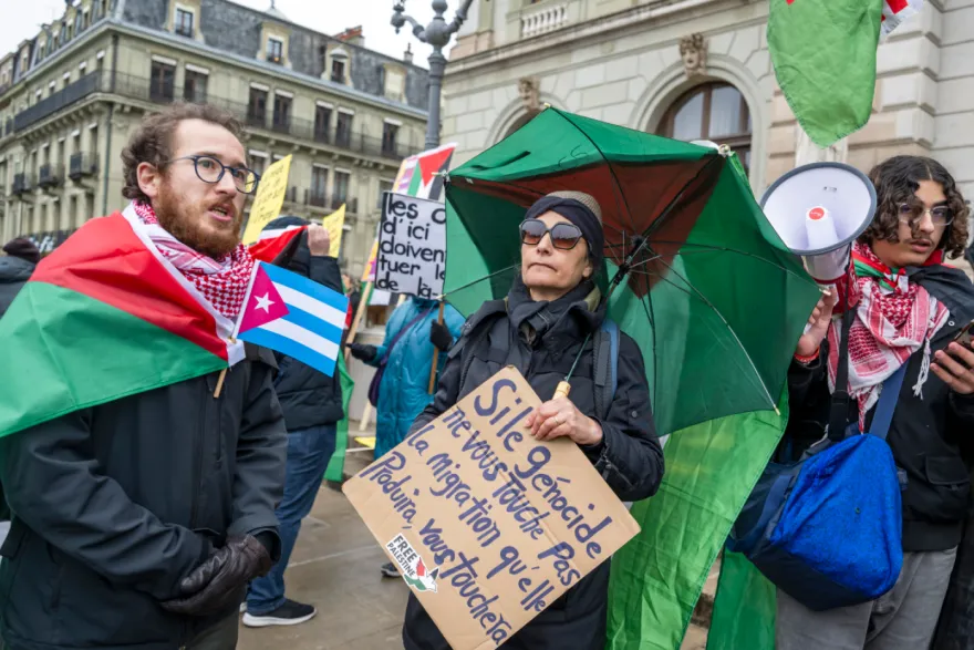 ஜெனீவாவில் போருக்கு எதிராக ஆர்ப்பாட்டம் – “உலகப் போர் அபாயம் அதிகரிக்கிறது” என எச்சரிக்கை