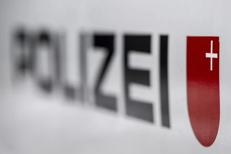 ஷ்விட்ஸ் கன்டோனில் மோசடி பார்சல் வழக்கு – 21 வயது நபர் கைது