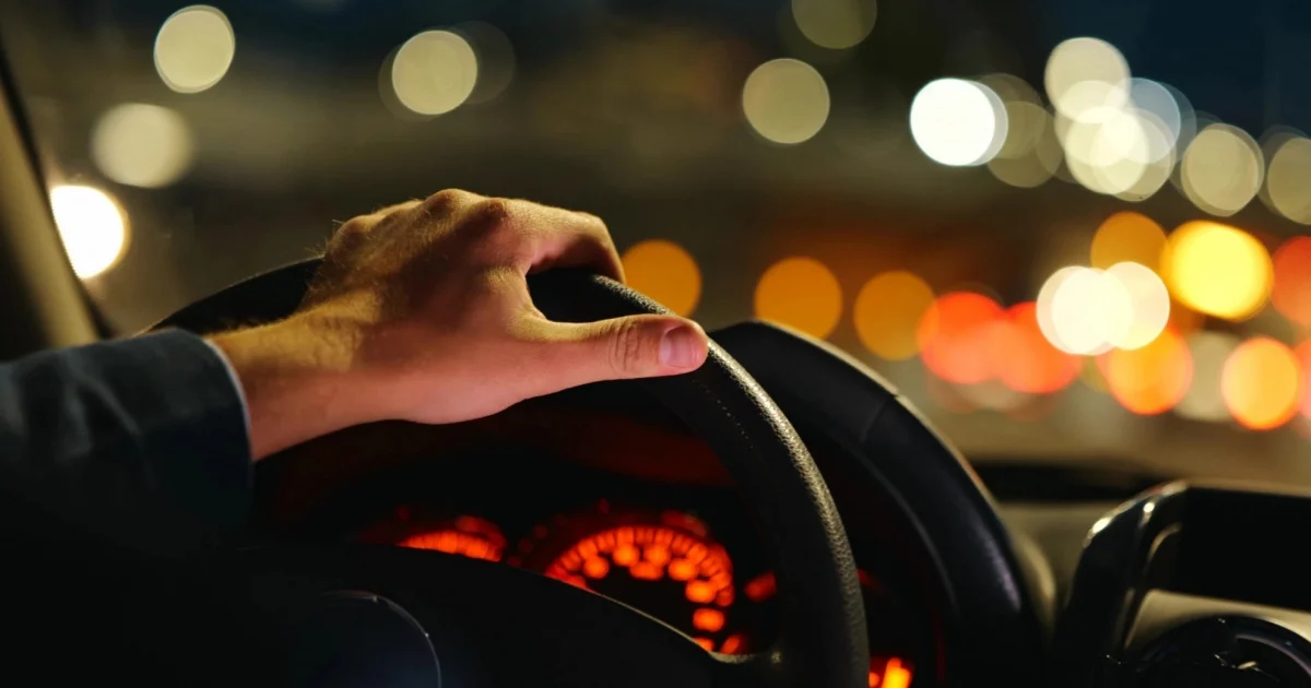 ஆராவ் நகரில் போலீசை புறக்கணித்து தப்பிய 18 வயது ஓட்டுநர் கைது